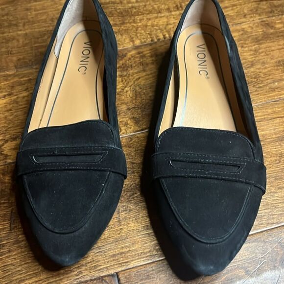 Vionic Savannah Bkack Suede Loafer, size 8W - Picture 2 of 9